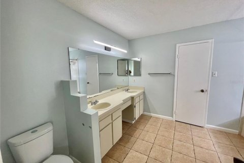 Casa en alquiler en Brandon, Florida, 3 dormitorios, 130.99 m2 № 1893684 - foto 8