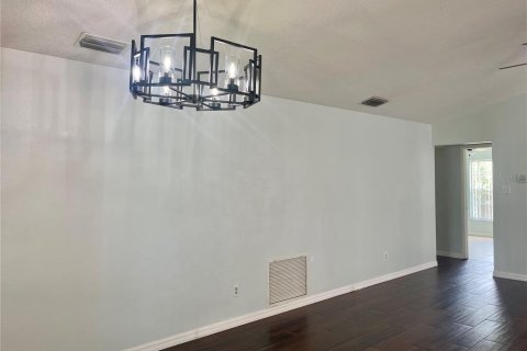 Casa en alquiler en Brandon, Florida, 3 dormitorios, 130.99 m2 № 1893684 - foto 6