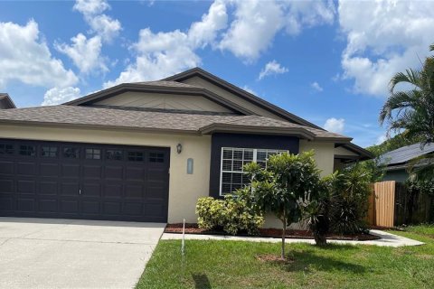 Casa en alquiler en Brandon, Florida, 3 dormitorios, 130.99 m2 № 1893684 - foto 1