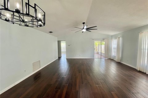 Casa en alquiler en Brandon, Florida, 3 dormitorios, 130.99 m2 № 1893684 - foto 5