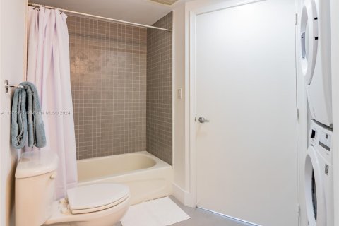 Copropriété à louer à Miami, Floride: 2 chambres, 97.36 m2 № 2077208 - photo 28