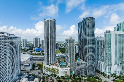 Copropriété à louer à Miami, Floride: 2 chambres, 97.36 m2 № 2077208 - photo 7