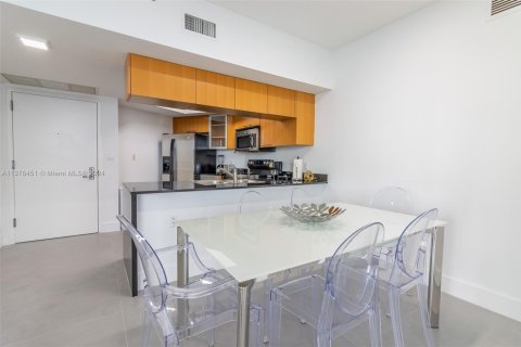 Copropriété à louer à Miami, Floride: 2 chambres, 97.36 m2 № 2077208 - photo 11