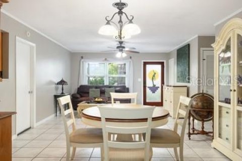 House in Saint Petersburg, Florida 3 bedrooms, 130.25 sq.m. № 1670050 - photo 11