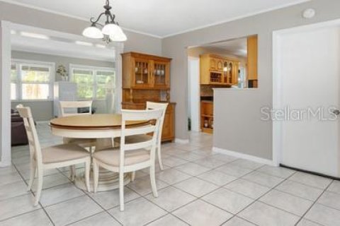 House in Saint Petersburg, Florida 3 bedrooms, 130.25 sq.m. № 1670050 - photo 9