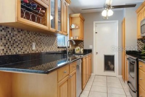 House in Saint Petersburg, Florida 3 bedrooms, 130.25 sq.m. № 1670050 - photo 14