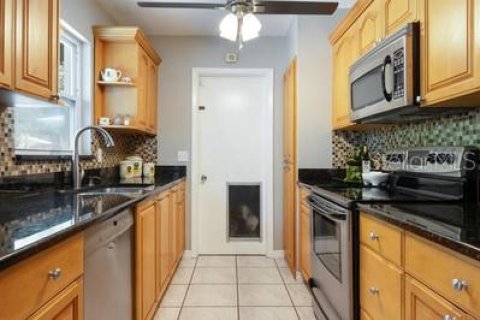 House in Saint Petersburg, Florida 3 bedrooms, 130.25 sq.m. № 1670050 - photo 12