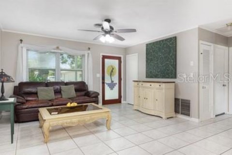 House in Saint Petersburg, Florida 3 bedrooms, 130.25 sq.m. № 1670050 - photo 8