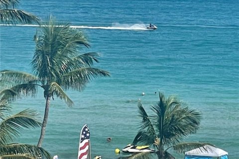 Condominio en alquiler en Miami Beach, Florida, 2 dormitorios, 95.69 m2 № 1999166 - foto 27