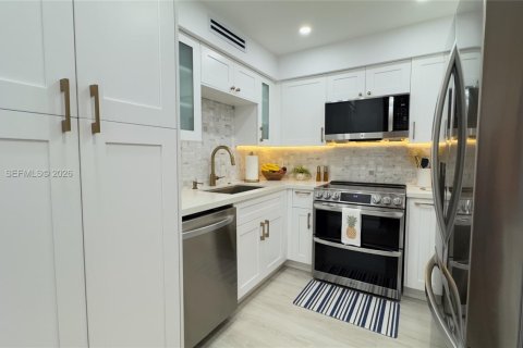 Copropriété à louer à Miami Beach, Floride: 2 chambres, 95.69 m2 № 1999166 - photo 3