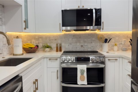 Copropriété à louer à Miami Beach, Floride: 2 chambres, 95.69 m2 № 1999166 - photo 2