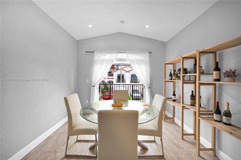 Condo in Miami, Florida, 3 bedrooms  № 1710639 - photo 21
