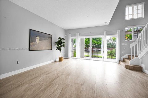 Condo in Miami, Florida, 3 bedrooms  № 1710639 - photo 13