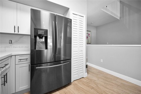 Condo in Miami, Florida, 3 bedrooms  № 1710639 - photo 19