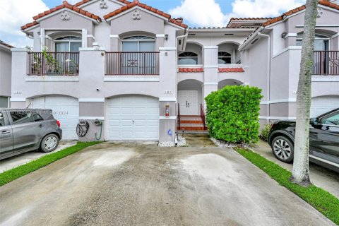 Condo in Miami, Florida, 3 bedrooms  № 1710639 - photo 1