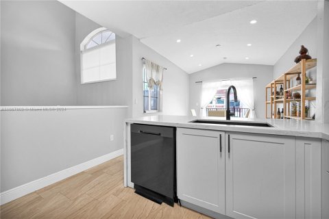 Condo in Miami, Florida, 3 bedrooms  № 1710639 - photo 20