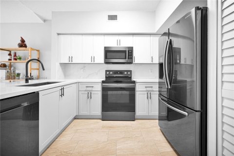 Condo in Miami, Florida, 3 bedrooms  № 1710639 - photo 16