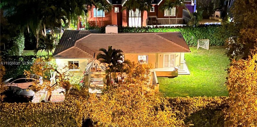 Дом в Майами, Флорида 3 спальни, 190.17м2 № 2010522