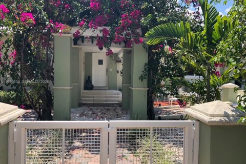 Снять в аренду виллу или дом в Майами, Флорида 3 спальни, 190.17м2, № 2010522 - фото 23