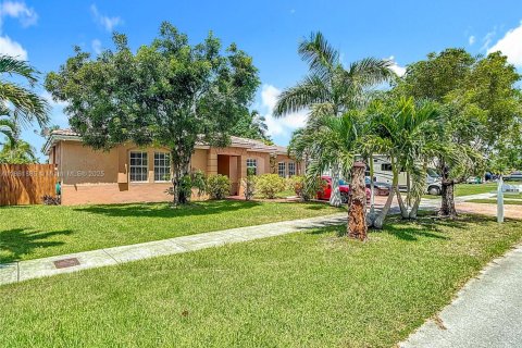 Casa en venta en Homestead, Florida, 4 dormitorios, 154.4 m2 № 1892446 - foto 9