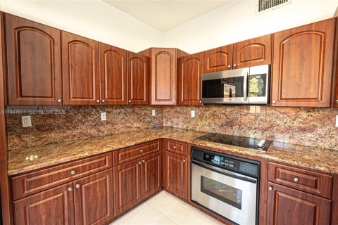 Снять в аренду таунхаус в Майами, Флорида 4 спальни, 199.93м2, № 2003775 - фото 12