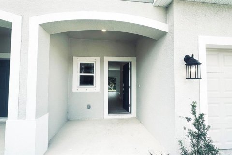 Townhouse in Sarasota, Florida 3 bedrooms, 127.55 sq.m. № 1765754 - photo 2