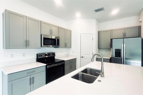 Townhouse in Sarasota, Florida 3 bedrooms, 127.55 sq.m. № 1765754 - photo 5