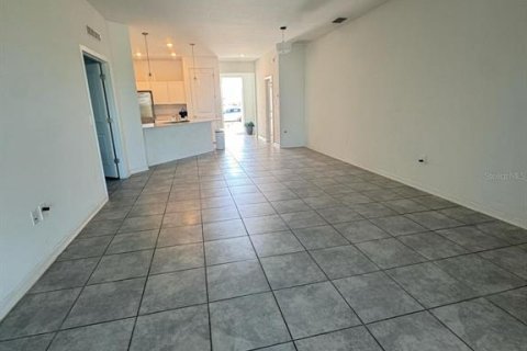 Villa ou maison à louer à Winter Haven, Floride: 3 chambres, 195.93 m2 № 2433604 - photo 2