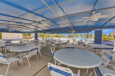 Copropriété à vendre à Sunrise, Floride: 2 chambres, 131.92 m2 № 1998290 - photo 19