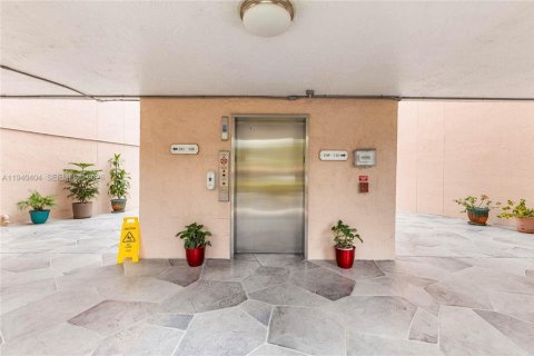 Copropriété à vendre à Sunrise, Floride: 2 chambres, 131.92 m2 № 1998290 - photo 16