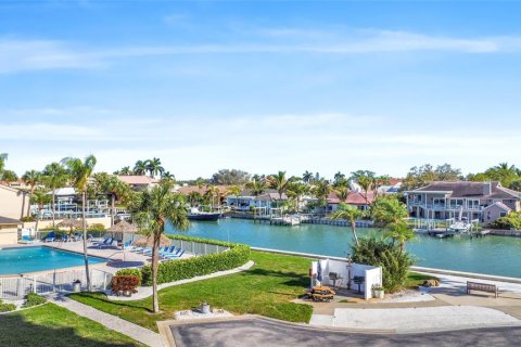 Condo in Saint Petersburg, Florida, 2 bedrooms № 2229573