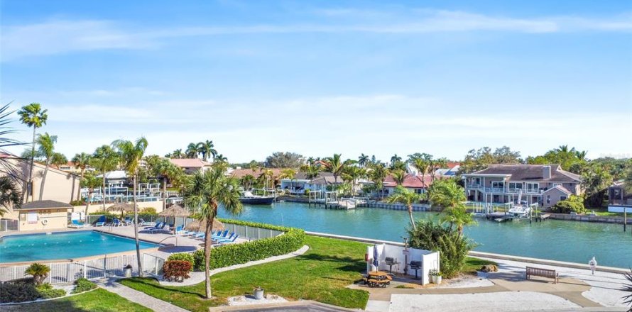 Condominio en Saint Petersburg, Florida, 2 dormitorios № 2229573