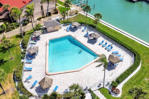 Condominio en venta en Saint Petersburg, Florida, 2 dormitorios, 104.98 m2 № 2229573 - foto 27