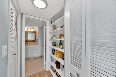 Condominio en venta en Saint Petersburg, Florida, 2 dormitorios, 104.98 m2 № 2229573 - foto 14