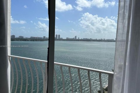 Condo in North Bay Village, Florida, 2 bedrooms  № 1768378 - photo 6