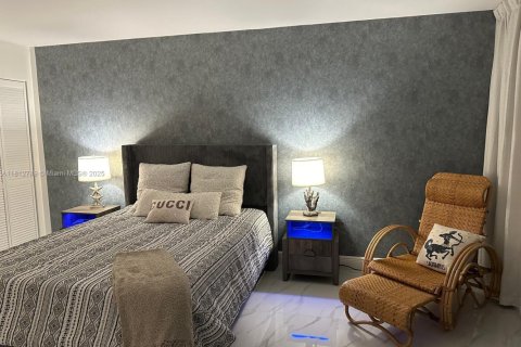 Condo in North Bay Village, Florida, 2 bedrooms  № 1768378 - photo 3