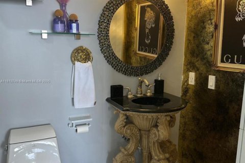 Condo in North Bay Village, Florida, 2 bedrooms  № 1768378 - photo 12