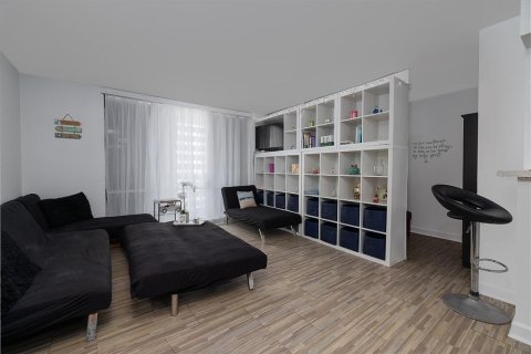 Condominio en venta en Daytona Beach, Florida, 1 dormitorio, 73.95 m2 № 1827643 - foto 3