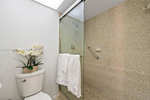 Condo in Sunrise, Florida, 2 bedrooms  № 2182199 - photo 7