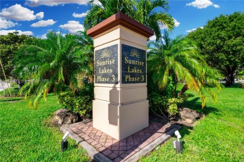Condo in Sunrise, Florida, 2 bedrooms  № 2182199 - photo 16