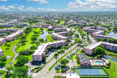 Condo in Sunrise, Florida, 2 bedrooms  № 2182199 - photo 22