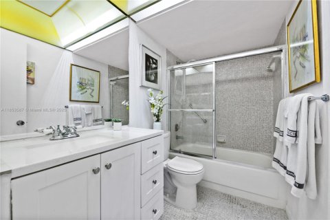 Condo in Sunrise, Florida, 2 bedrooms  № 2182199 - photo 9