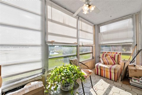 Condo in Sunrise, Florida, 2 bedrooms  № 2182199 - photo 14
