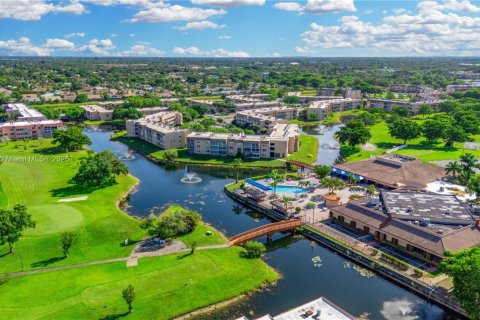 Condo in Sunrise, Florida, 2 bedrooms  № 2182199 - photo 19