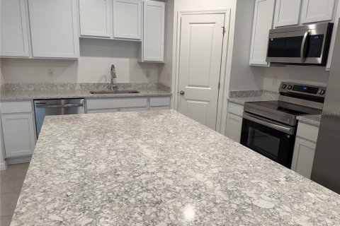 Townhouse in San Antonio, Florida 3 bedrooms, 157.38 sq.m. № 1685471 - photo 3