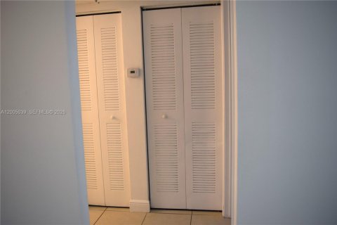 Снять в аренду кондоминиум в Тамарак, Флорида 2 спальни, 95.69м2, № 2069457 - фото 10