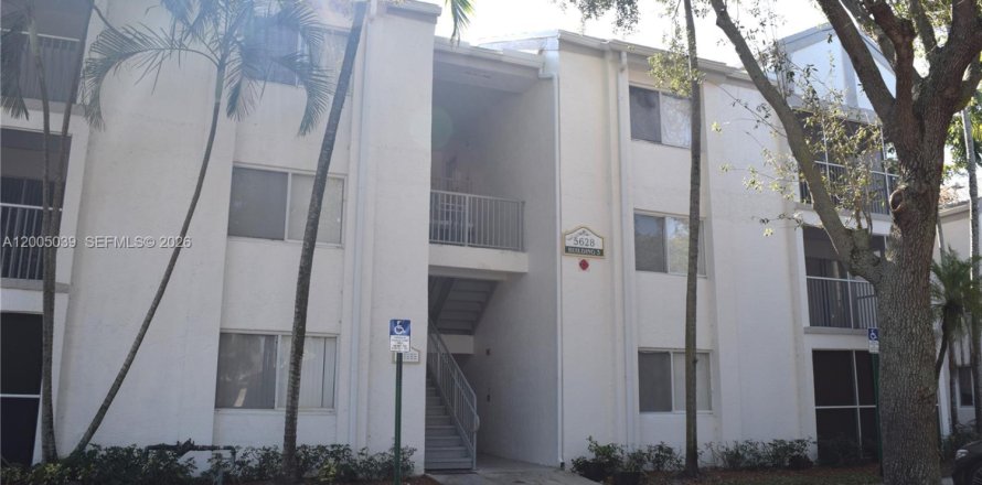 Кондоминиум с 2 спальнями в Тамарак, Флорида № 2069457