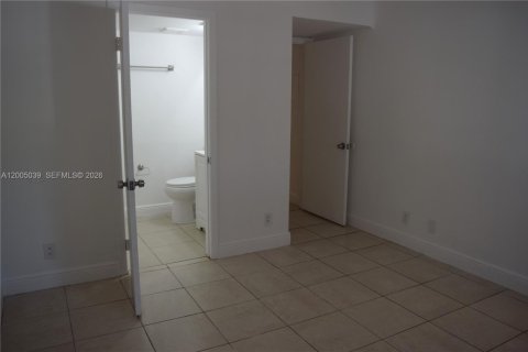 Снять в аренду кондоминиум в Тамарак, Флорида 2 спальни, 95.69м2, № 2069457 - фото 15