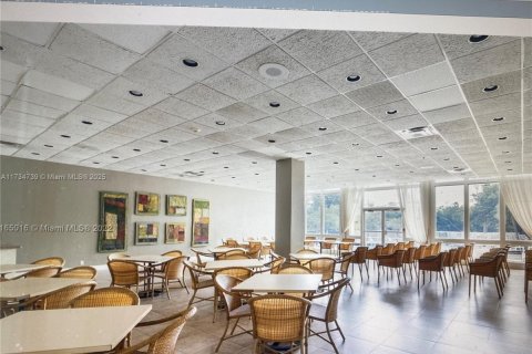 Condo in Miami Beach, Florida, 2 bedrooms  № 1943227 - photo 30