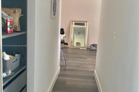 Condo in Miami Beach, Florida, 2 bedrooms  № 1943227 - photo 8